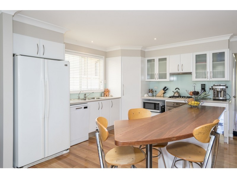 17 Germaine Avenue, Bateau Bay NSW 2261