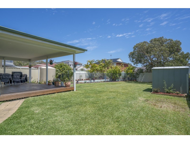 17 Germaine Avenue, Bateau Bay NSW 2261