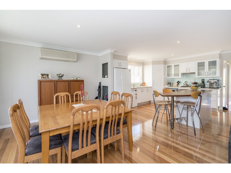 17 Germaine Avenue, Bateau Bay NSW 2261