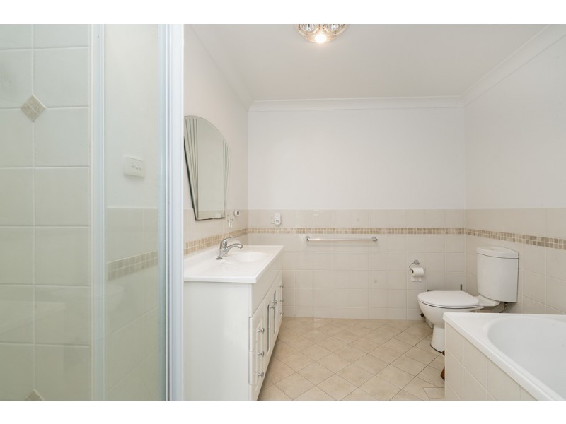 17 Germaine Avenue, Bateau Bay NSW 2261