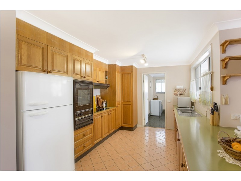 37 Murrumbidgee Crescent, Bateau Bay NSW 2261