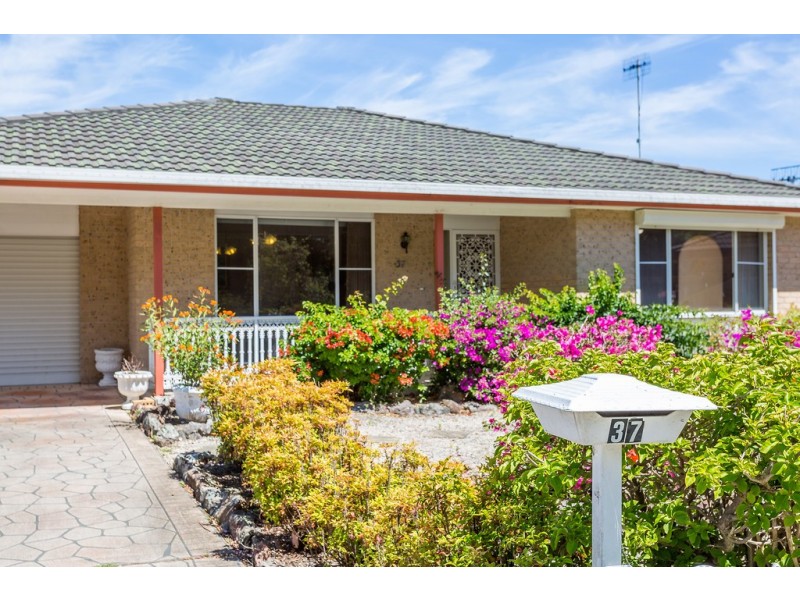 37 Murrumbidgee Crescent, Bateau Bay NSW 2261