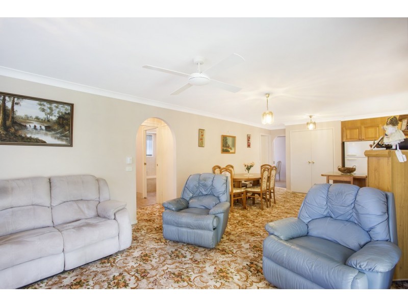 37 Murrumbidgee Crescent, Bateau Bay NSW 2261