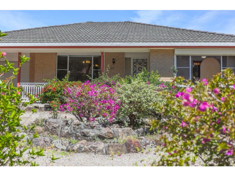 37 Murrumbidgee Crescent, Bateau Bay NSW 2261