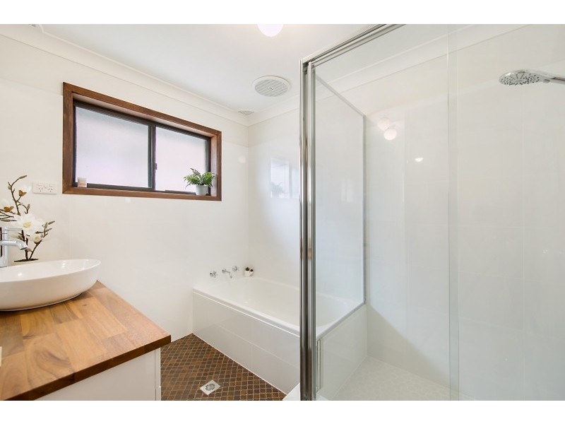 12 Marlowe Road, Bateau Bay NSW 2261