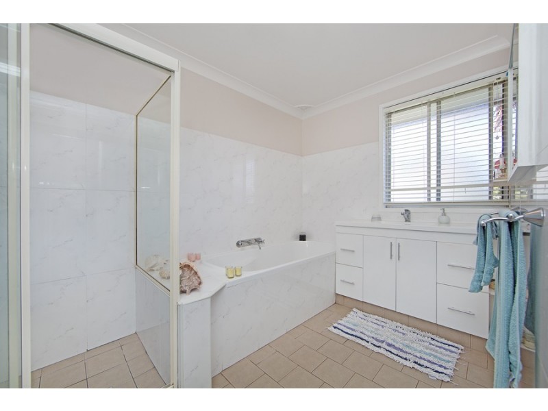 20 Talara Avenue, Bateau Bay NSW 2261