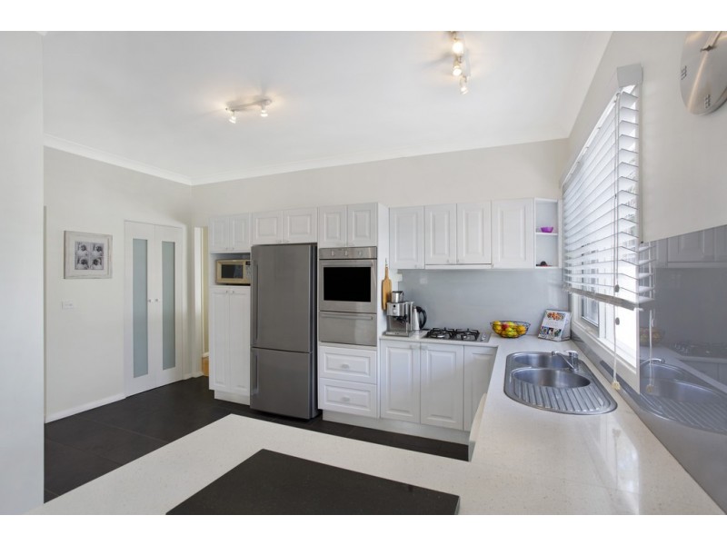 111 Lakin Street, Bateau Bay NSW 2261