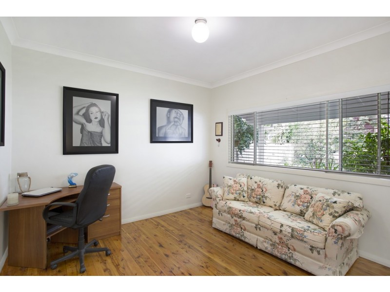 111 Lakin Street, Bateau Bay NSW 2261