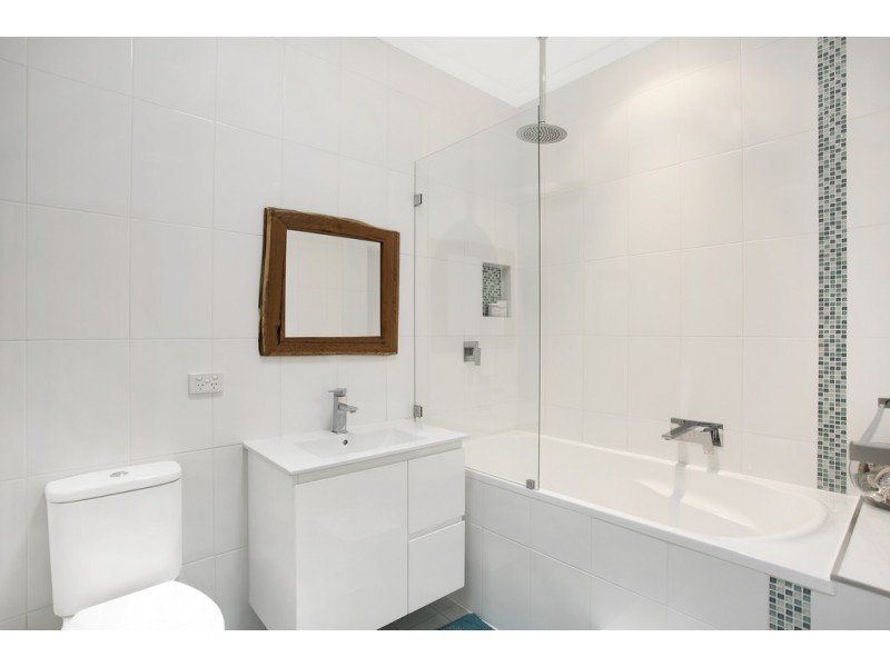 111 Lakin Street, Bateau Bay NSW 2261