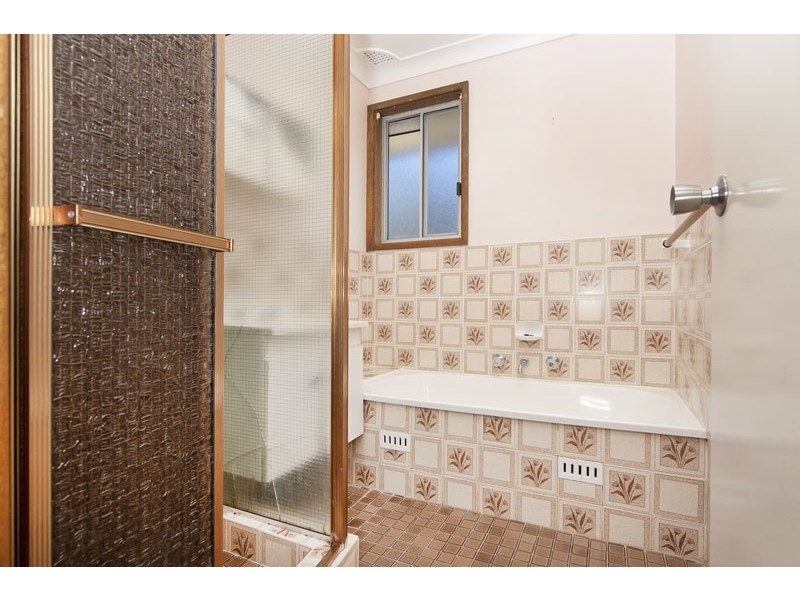 25 Masefield Avenue, Bateau Bay NSW 2261