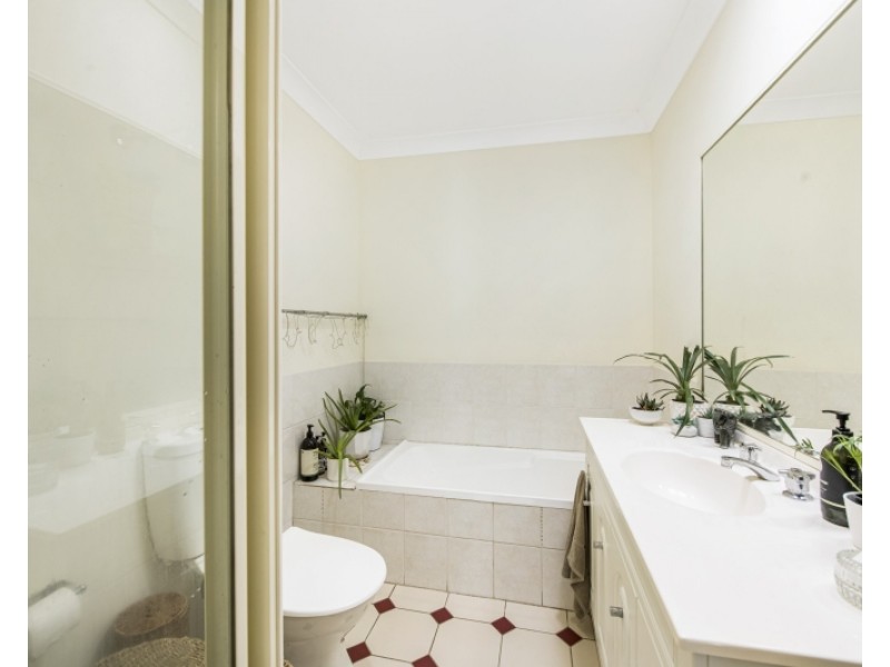 8 Harold Close, Bateau Bay NSW 2261