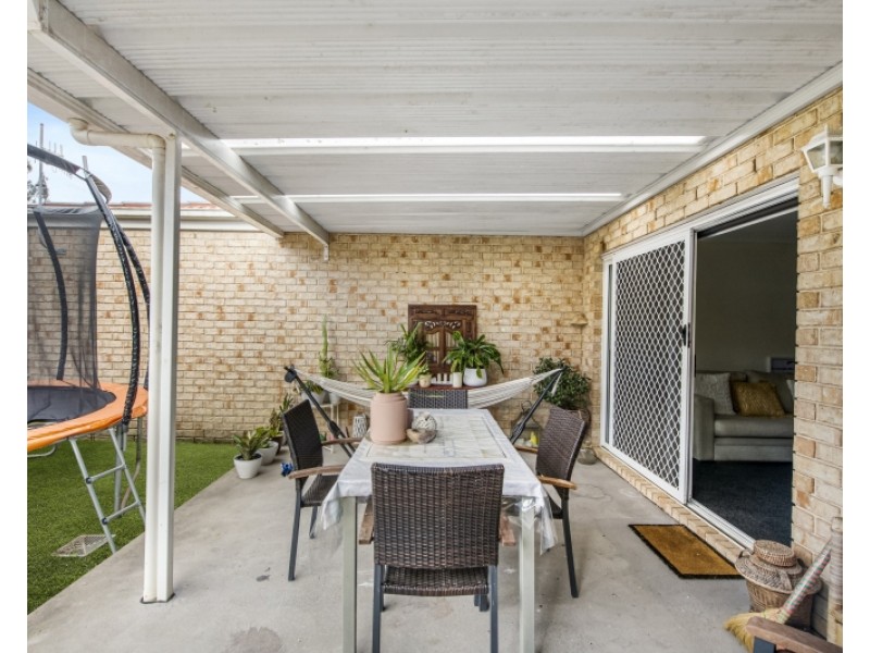 8 Harold Close, Bateau Bay NSW 2261