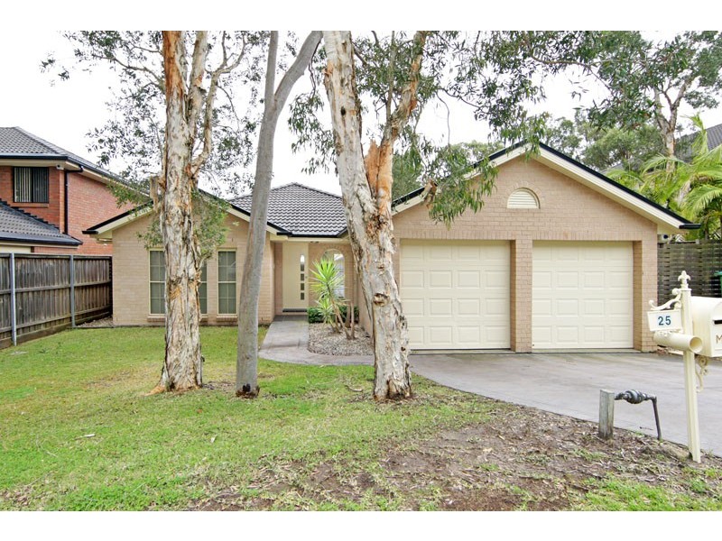 25 Passage Road, Bateau Bay NSW 2261