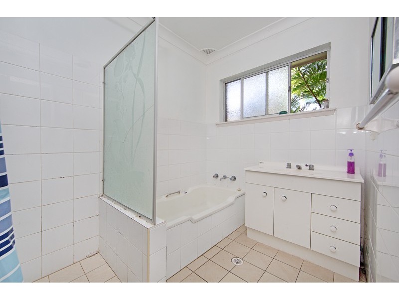 2 Tasman Avenue, Killarney Vale NSW 2261