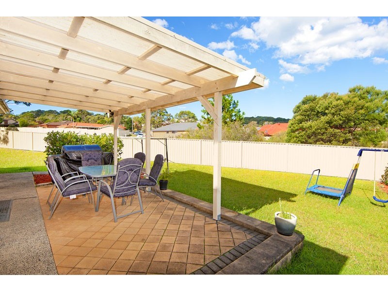 18 Adrian Close, Bateau Bay NSW 2261