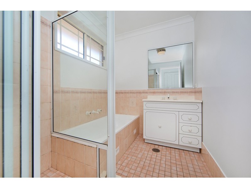 5/2 Finch Place, Bateau Bay NSW 2261