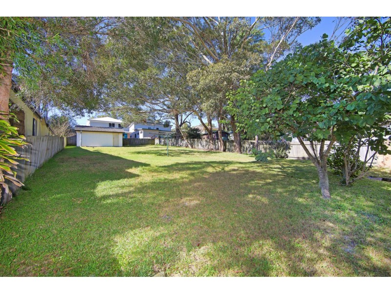 80 Lakin Street, Bateau Bay NSW 2261
