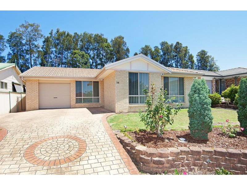 18 Macintyre Street, Bateau Bay NSW 2261