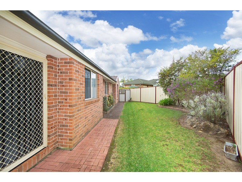 27A Macintyre Street, Bateau Bay NSW 2261