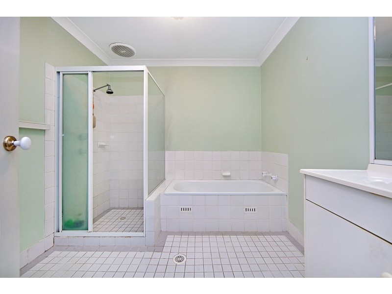 27A Macintyre Street, Bateau Bay NSW 2261