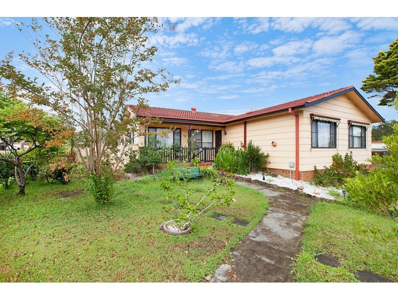 1 Namoi Close, Bateau Bay NSW 2261