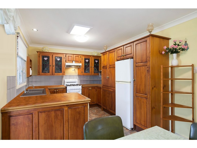 1 Namoi Close, Bateau Bay NSW 2261