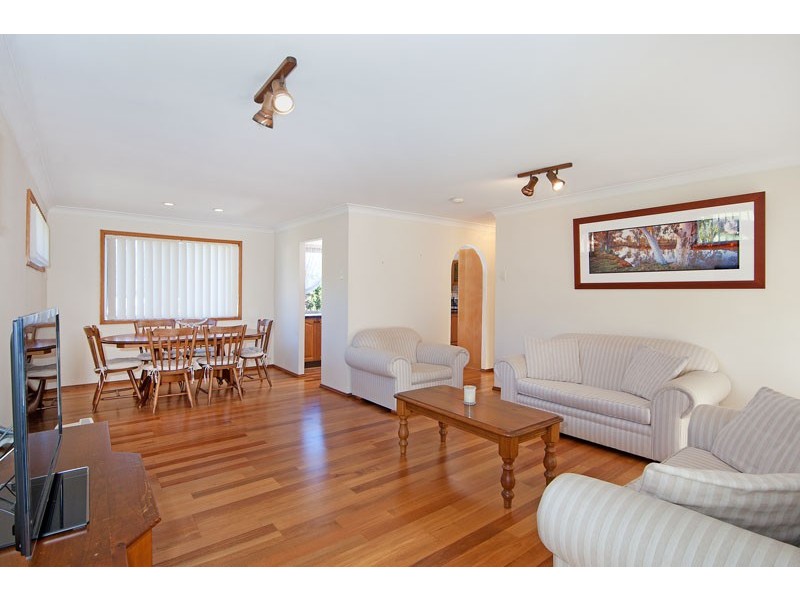 10 Caloola Close, Bateau Bay NSW 2261