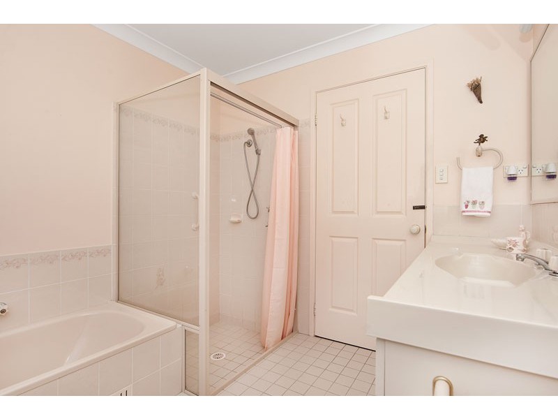 26 Castlereagh Crescent, Bateau Bay NSW 2261