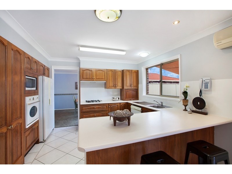 13 Macintyre Street, Bateau Bay NSW 2261