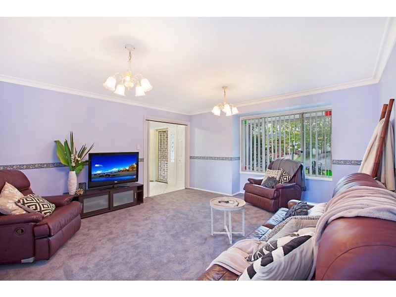 13 Macintyre Street, Bateau Bay NSW 2261