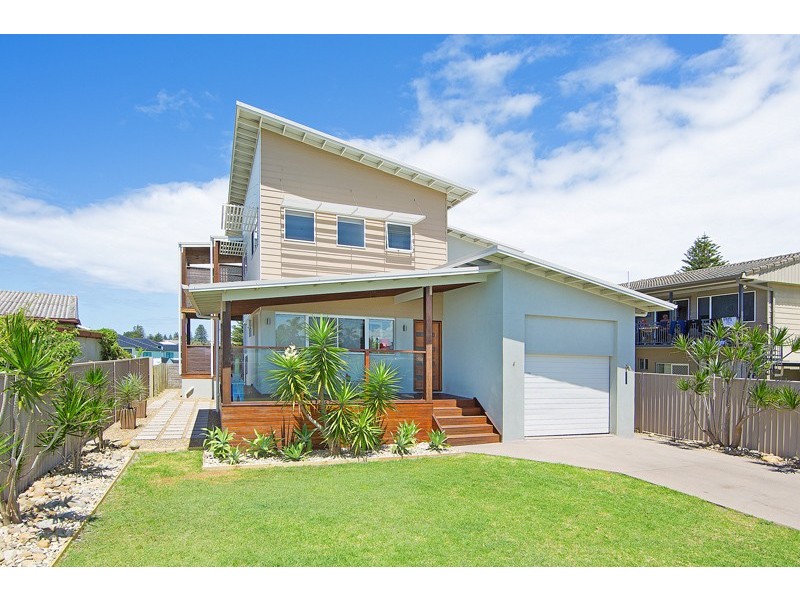 142 Ocean Parade, Blue Bay NSW 2261