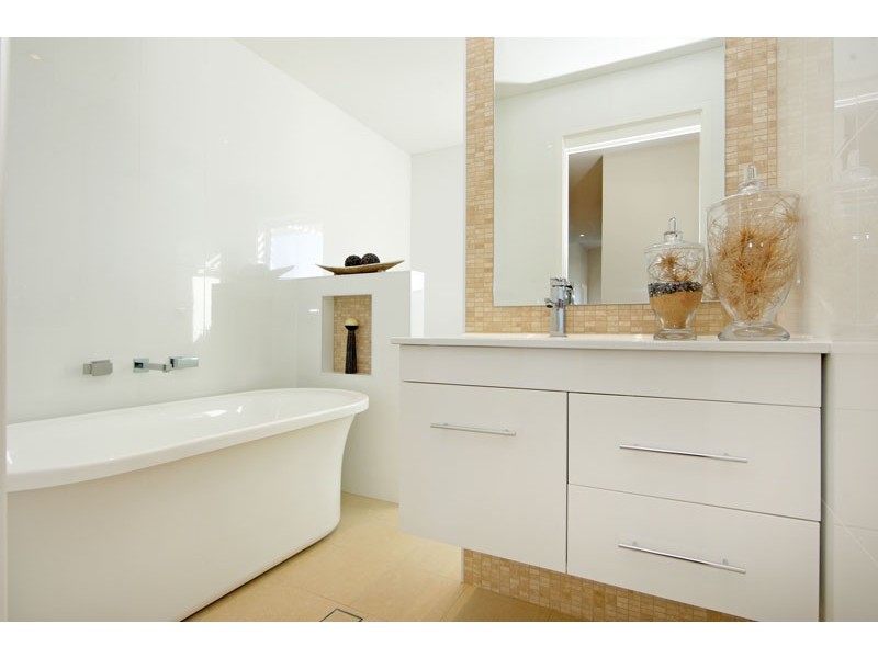 142 Ocean Parade, Blue Bay NSW 2261