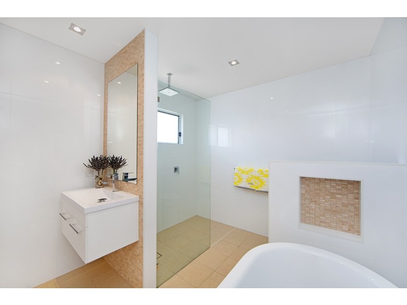 142 Ocean Parade, Blue Bay NSW 2261