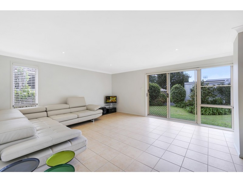 8 Point Street, Bateau Bay NSW 2261