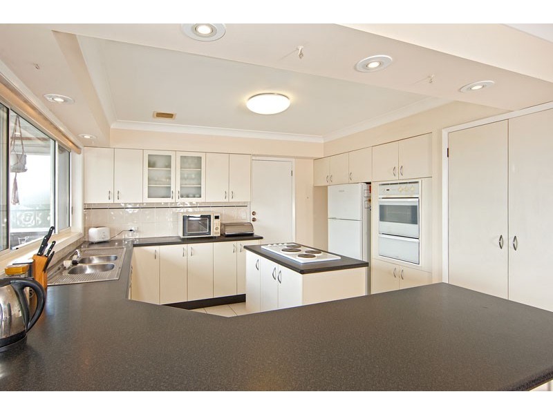 11 Rays Road, Bateau Bay NSW 2261