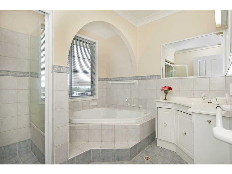 11 Rays Road, Bateau Bay NSW 2261