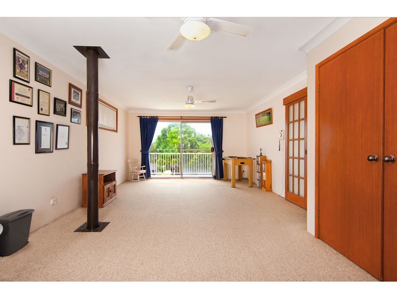 11 Rays Road, Bateau Bay NSW 2261