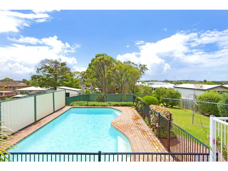 11 Rays Road, Bateau Bay NSW 2261