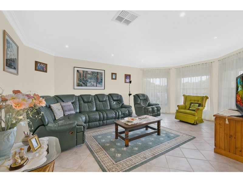 77 Sir Joseph Banks Drive, Bateau Bay NSW 2261