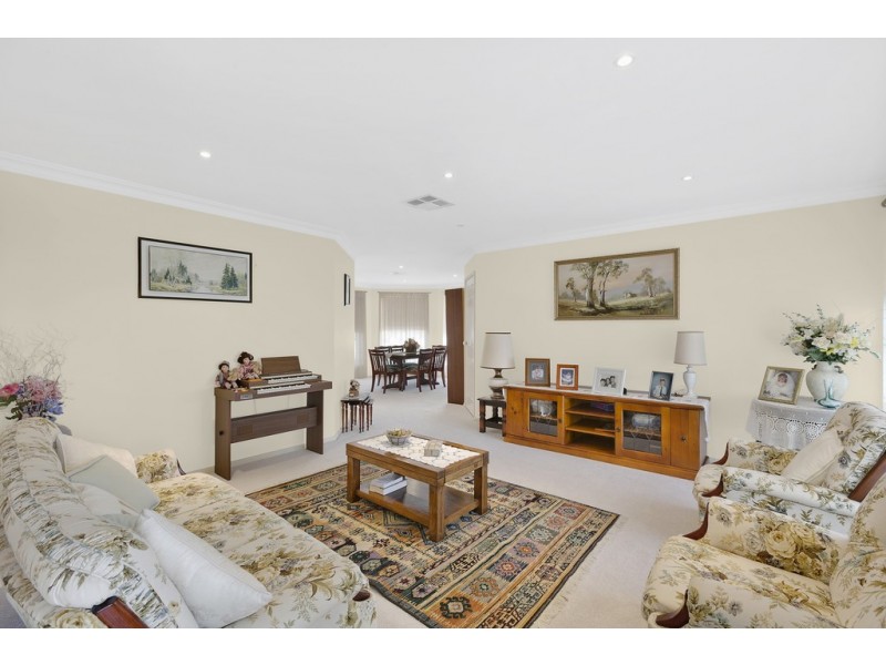 77 Sir Joseph Banks Drive, Bateau Bay NSW 2261
