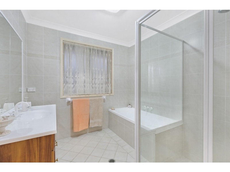 77 Sir Joseph Banks Drive, Bateau Bay NSW 2261