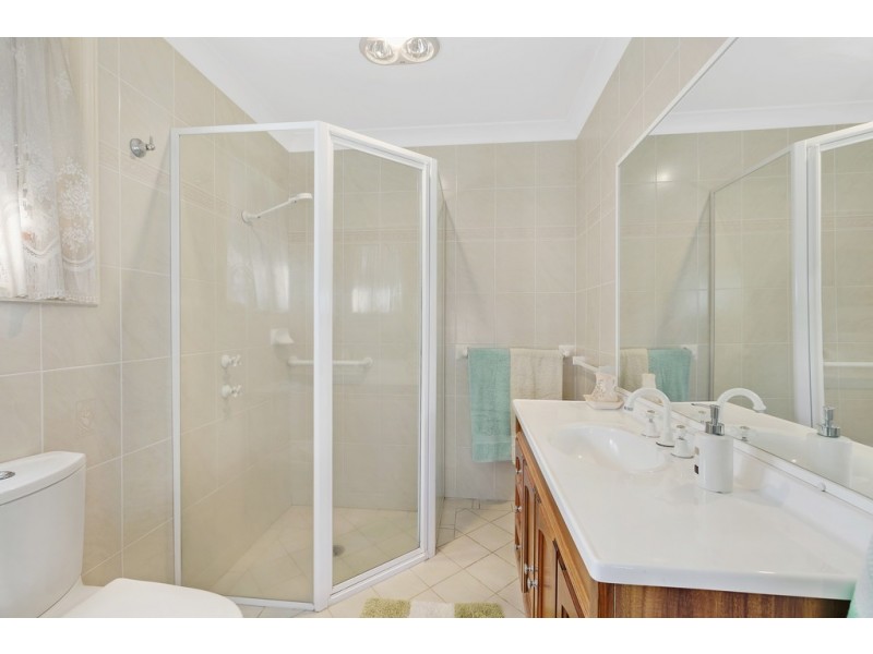 77 Sir Joseph Banks Drive, Bateau Bay NSW 2261