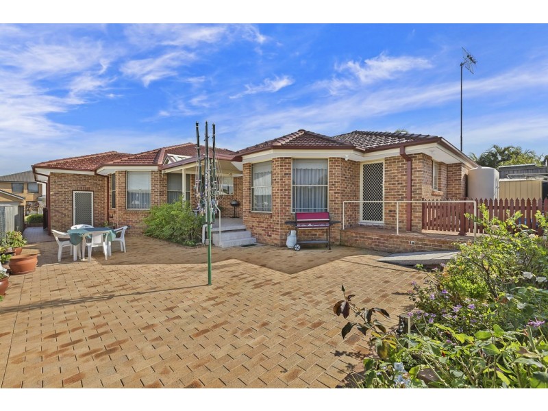 77 Sir Joseph Banks Drive, Bateau Bay NSW 2261