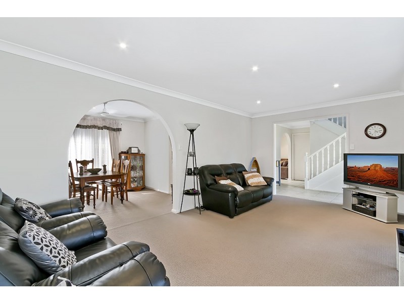 220 Cresthaven Avenue, Bateau Bay NSW 2261