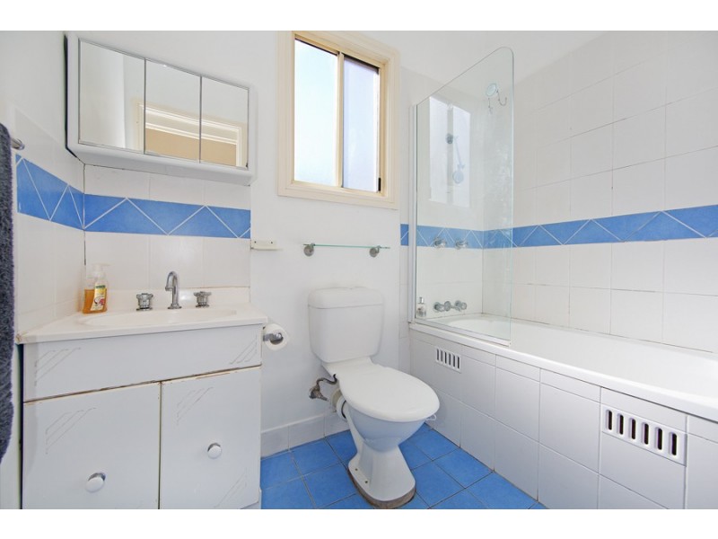 718 The Entrance Road, Bateau Bay NSW 2261