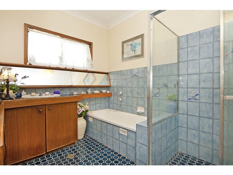 76 Rickard Street, Bateau Bay NSW 2261