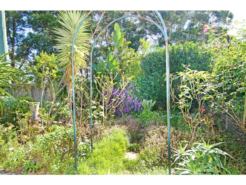 22 Hilltop Street, Bateau Bay NSW 2261