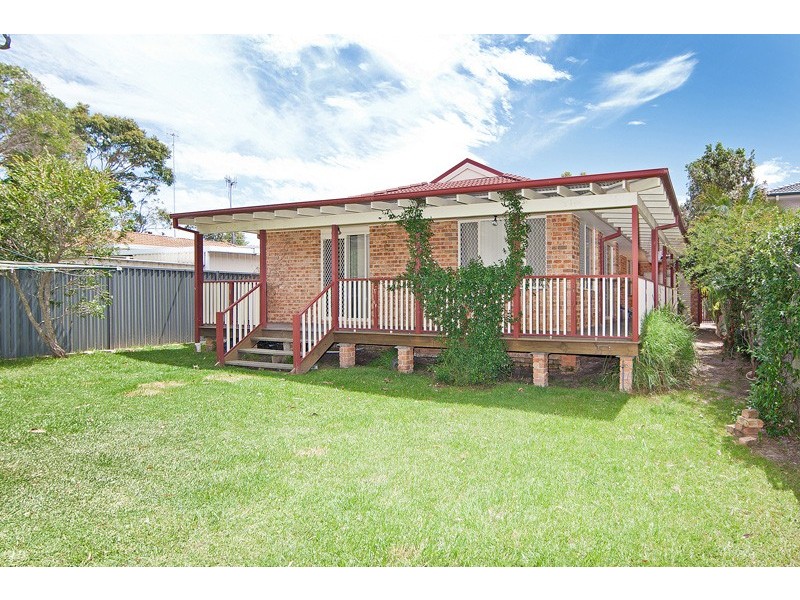 4 Papala Avenue, Bateau Bay NSW 2261