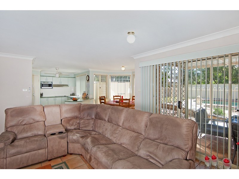 20 Hume Boulevard, Killarney Vale NSW 2261