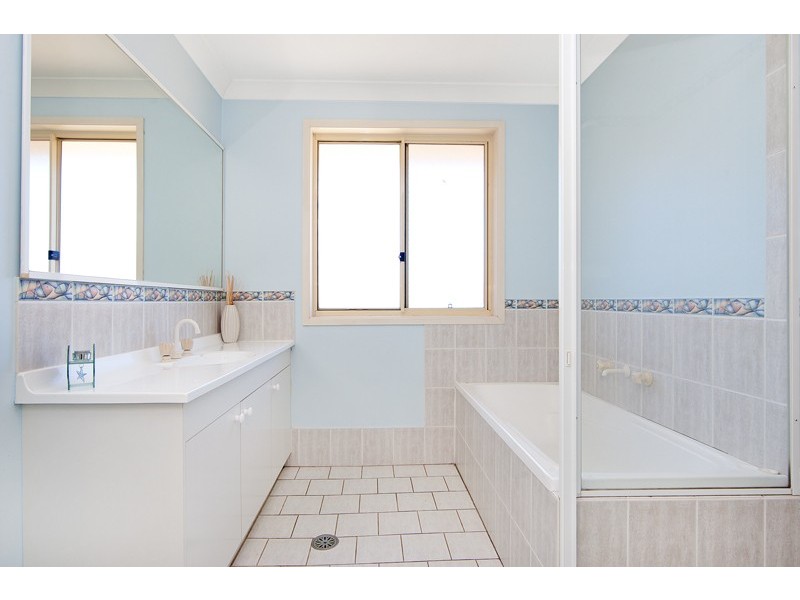 20 Hume Boulevard, Killarney Vale NSW 2261